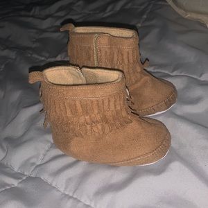 Luvable Friends Baby Mocasin boots